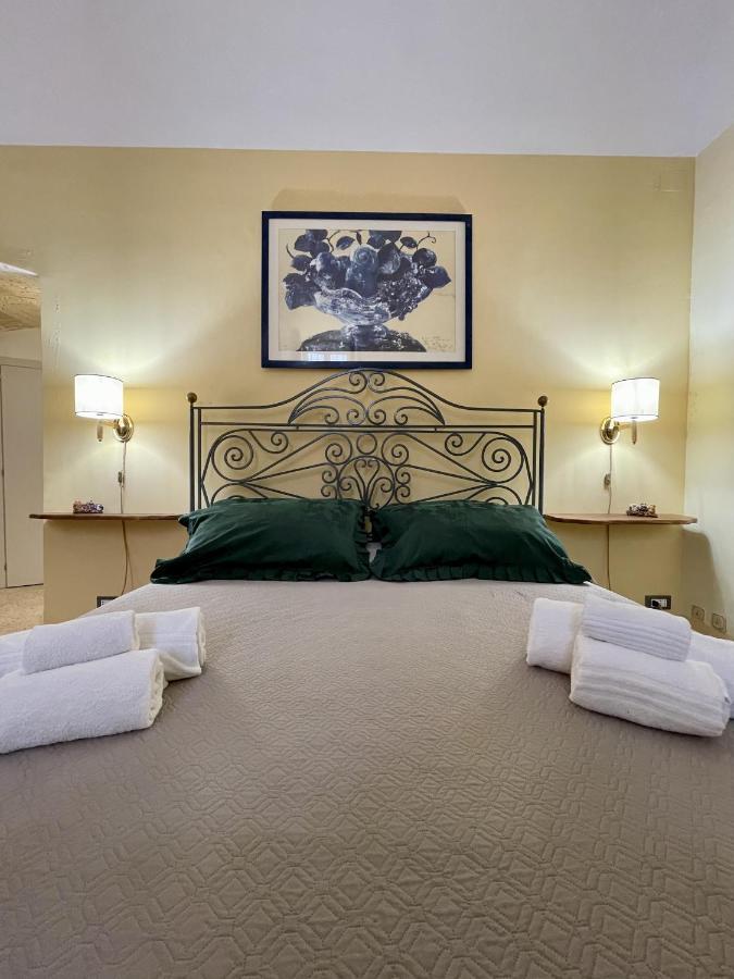 4 Balconi Rooms- Dimora Arditi B&B Lecce Ngoại thất bức ảnh